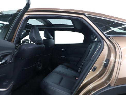 Used 2023 Toyota Crown Platinum image 16