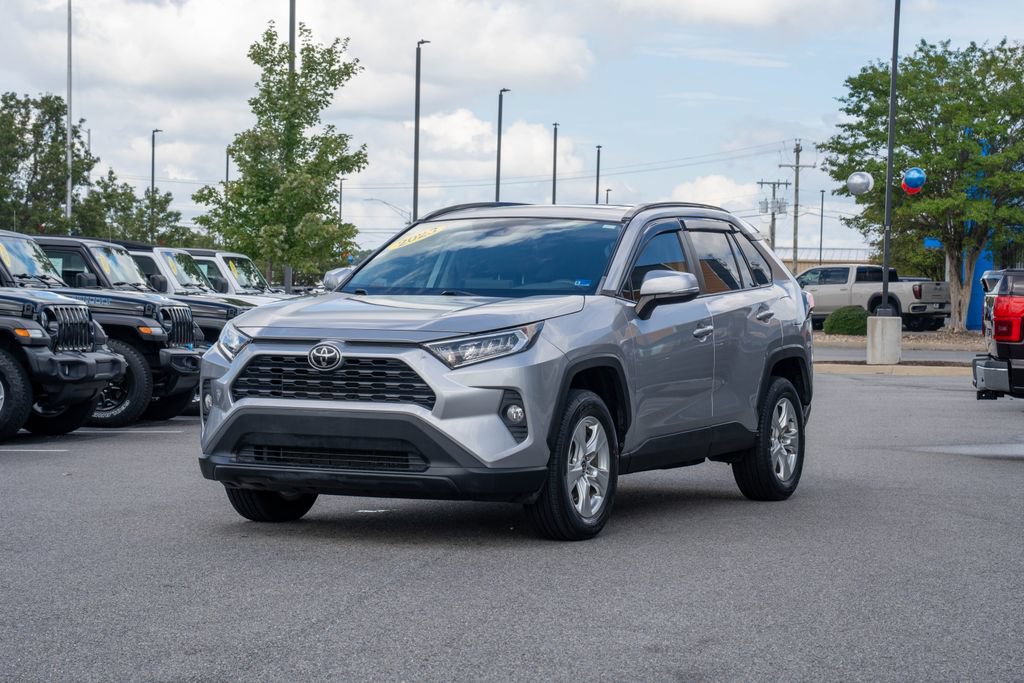 Used 2021 Toyota RAV4 XLE w/ Convenience Package FWD image 3