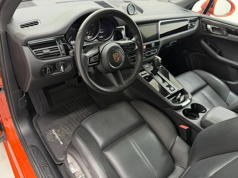 Used 2025 Porsche Macan AWD/4WD image 9