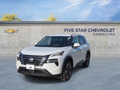 Used 2025 Nissan Rogue SV AWD/4WD image 3