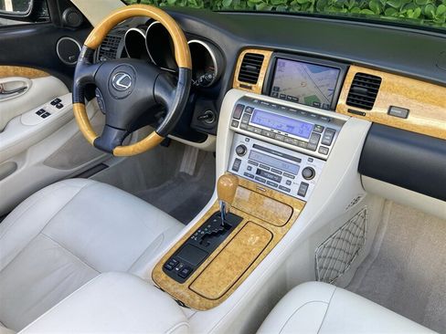 Used 2005 Lexus SC 430 Convertible RWD image 2