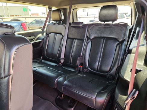 Used 2024 Jeep Wagoneer L Series II RWD image 11