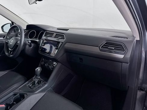 Used 2020 Volkswagen Tiguan SE FWD image 44