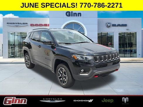 Used 2025 Jeep Compass Trailhawk AWD/4WD image 1