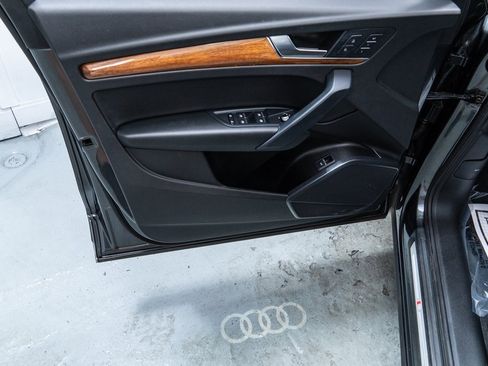 Used 2023 Audi Q5 2.0T Premium w/ Convenience Package image 21