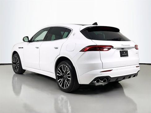 New 2025 Maserati Grecale GT image 6