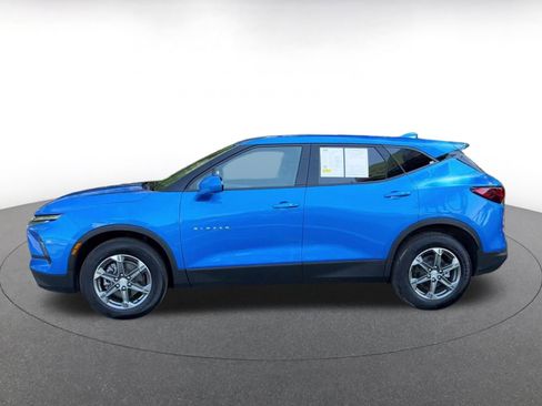 Used 2025 Chevrolet Blazer LT FWD image 9
