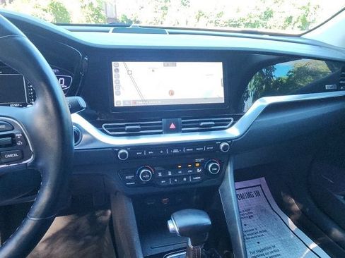 Used 2020 Kia Niro EX Premium FWD image 22