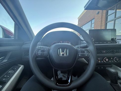 Used 2025 Honda Accord LX image 10