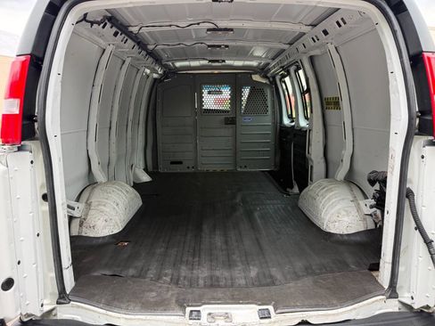 Used 2022 Chevrolet Express 2500 w/ Driver Convenience Package RWD image 17