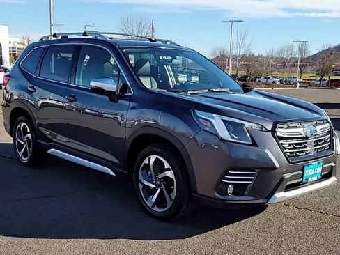 Used 2023 Subaru Forester Touring image 2