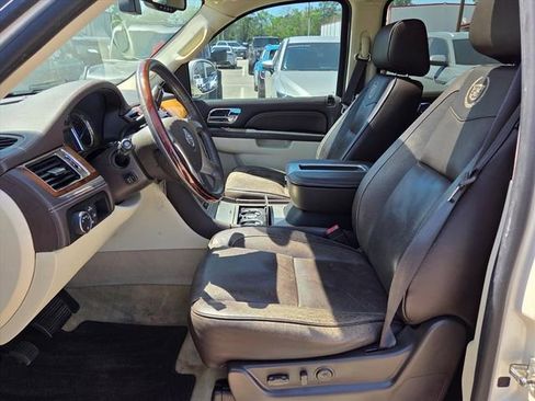 Used 2010 Cadillac Escalade Platinum image 17