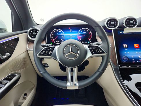Used 2025 Mercedes-Benz GLC 300 image 23