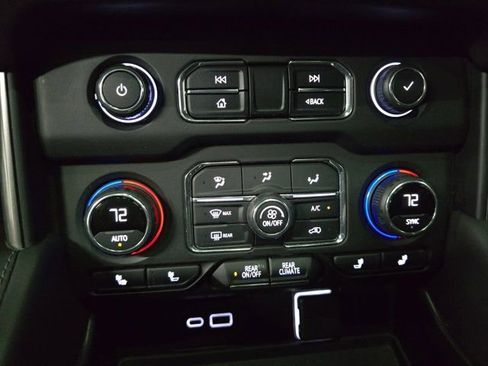 Used 2021 Chevrolet Suburban LT image 21