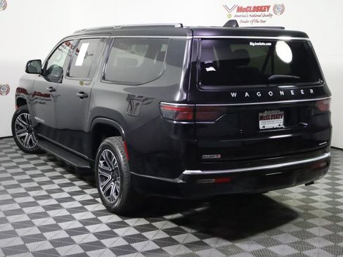 Used 2024 Jeep Wagoneer L Series II w/ Flexible Seating Group AWD/4WD image 12