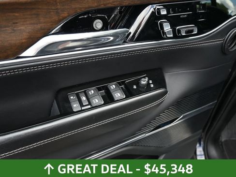 Used 2023 Jeep Grand Wagoneer L Series II AWD/4WD image 17