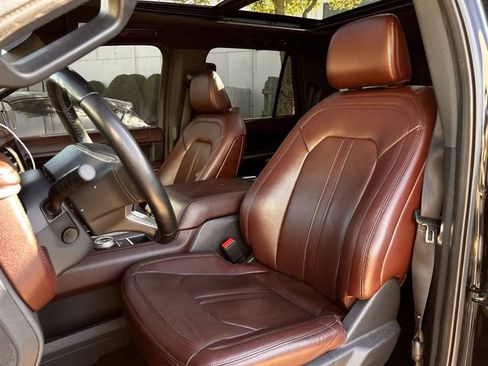 Used 2022 Ford Expedition Limited image 26