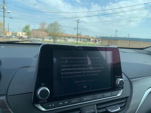 Used 2025 Nissan Altima 2.5 SV image 20