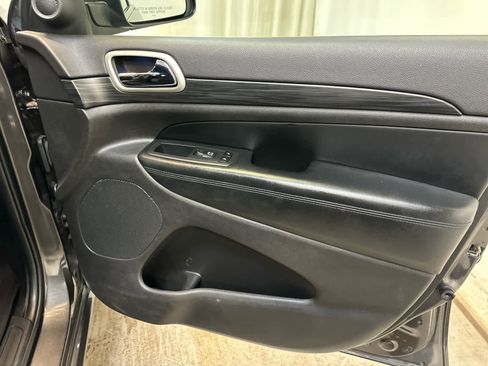 Used 2020 Jeep Grand Cherokee Altitude image 27