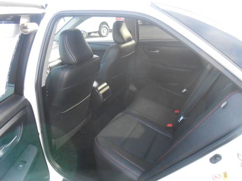 Used 2017 Toyota Camry SE image 11