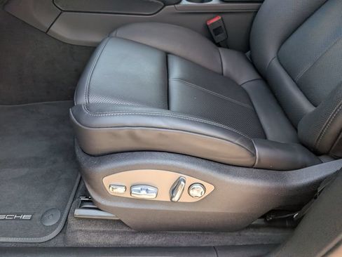 Certified 2026 Porsche Macan AWD/4WD image 21