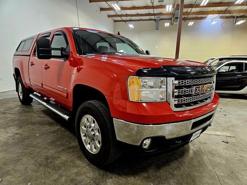 Used 2013 GMC Sierra 2500 SLT w/ Suspension Package, Off-Road AWD/4WD image 10