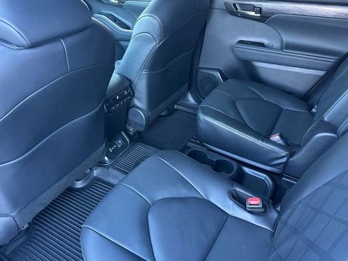 Certified 2026 Toyota Highlander Platinum image 17