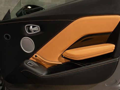 Used 2020 Aston Martin V8 Vantage Coupe image 25