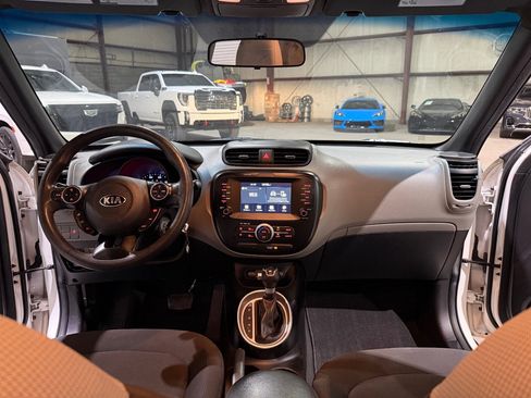 Used 2018 Kia Soul w/ Convenience Package FWD image 28