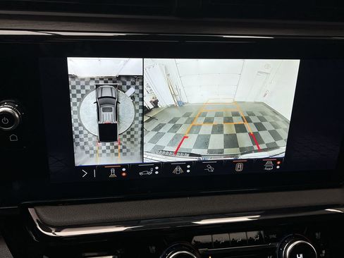 Certified 2025 GMC Sierra 1500 AT4 w/ AT4 Premium Package image 6