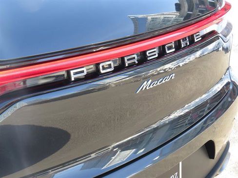 Used 2019 Porsche Macan image 25