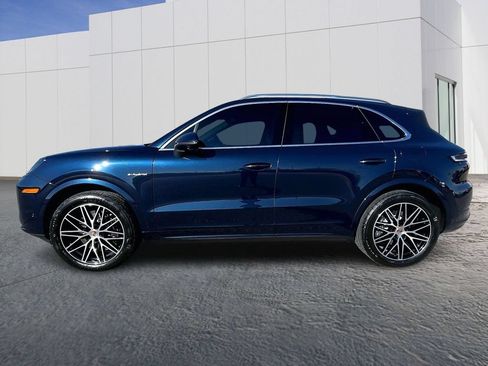 Certified 2026 Porsche Cayenne E-Hybrid AWD/4WD image 2