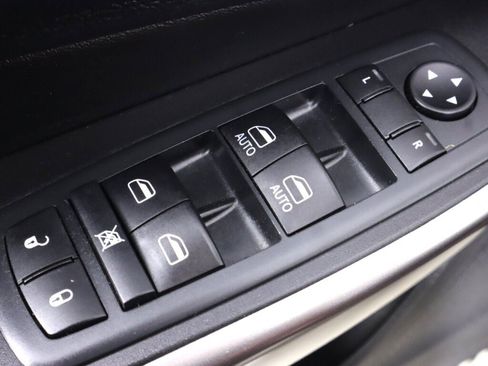 Used 2020 Jeep Cherokee Limited AWD/4WD image 31