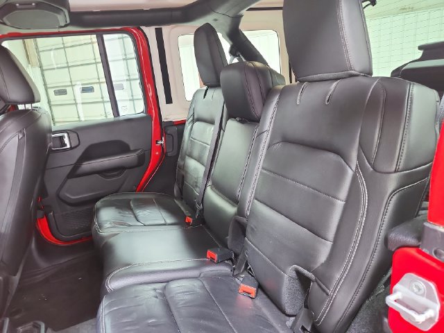 Used 2018 Jeep Wrangler Unlimited Sahara AWD/4WD image 11