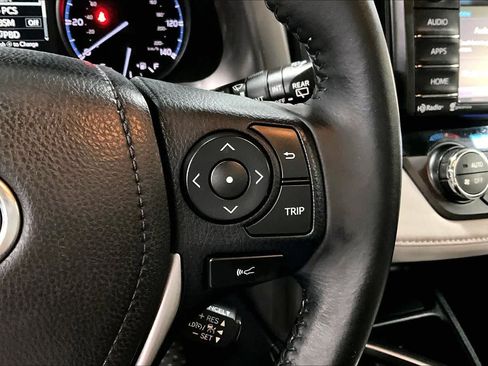 Used 2017 Toyota RAV4 XLE AWD/4WD image 24