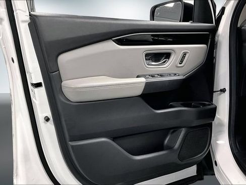 Used 2024 Honda Pilot Touring image 20