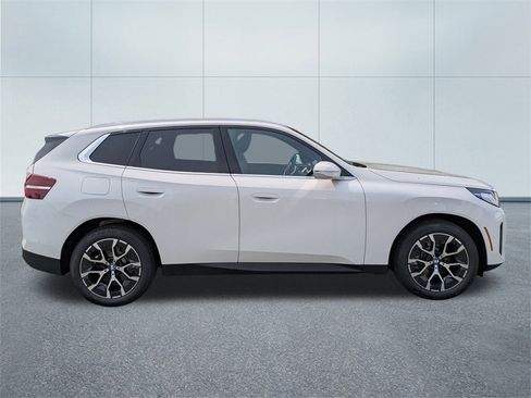 New 2025 BMW X3 xDrive30i w/ Convenience Package image 2