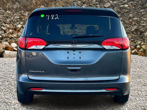Used 2017 Chrysler Pacifica LX image 4