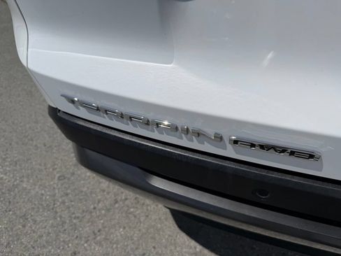 Used 2025 GMC Terrain Elevation AWD/4WD image 11