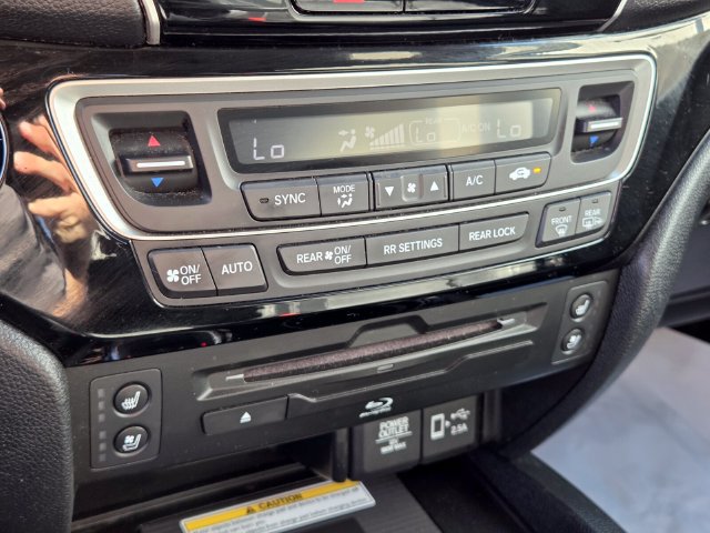 Used 2020 Honda Pilot Elite image 23