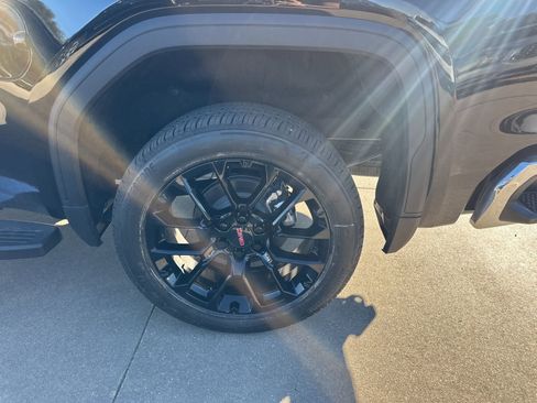 New 2026 GMC Sierra 1500 SLT w/ SLT Premium Plus Package image 17