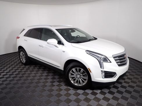 Used 2017 Cadillac XT5 Luxury w/ Driver Awareness Package AWD/4WD image 9