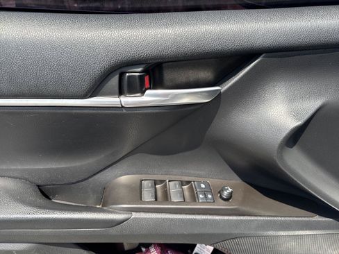 Used 2021 Toyota Camry SE FWD image 17