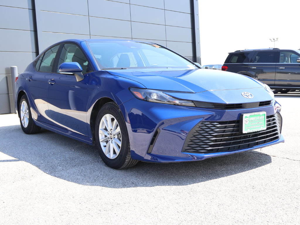 Used 2025 Toyota Camry LE FWD image 6