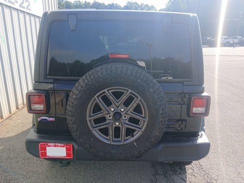 Used 2024 Jeep Wrangler Unlimited Sport AWD/4WD image 4