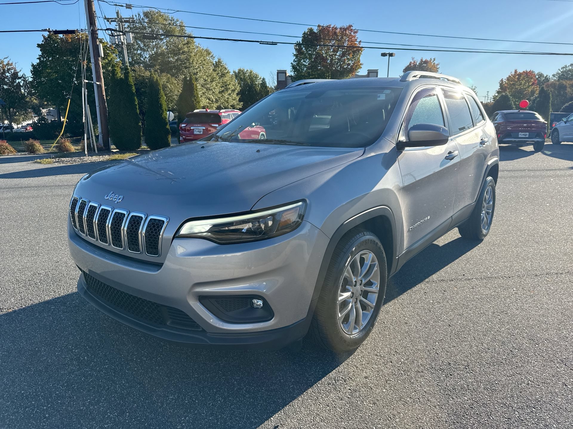 Used 2019 Jeep Cherokee Latitude Plus FWD image 3