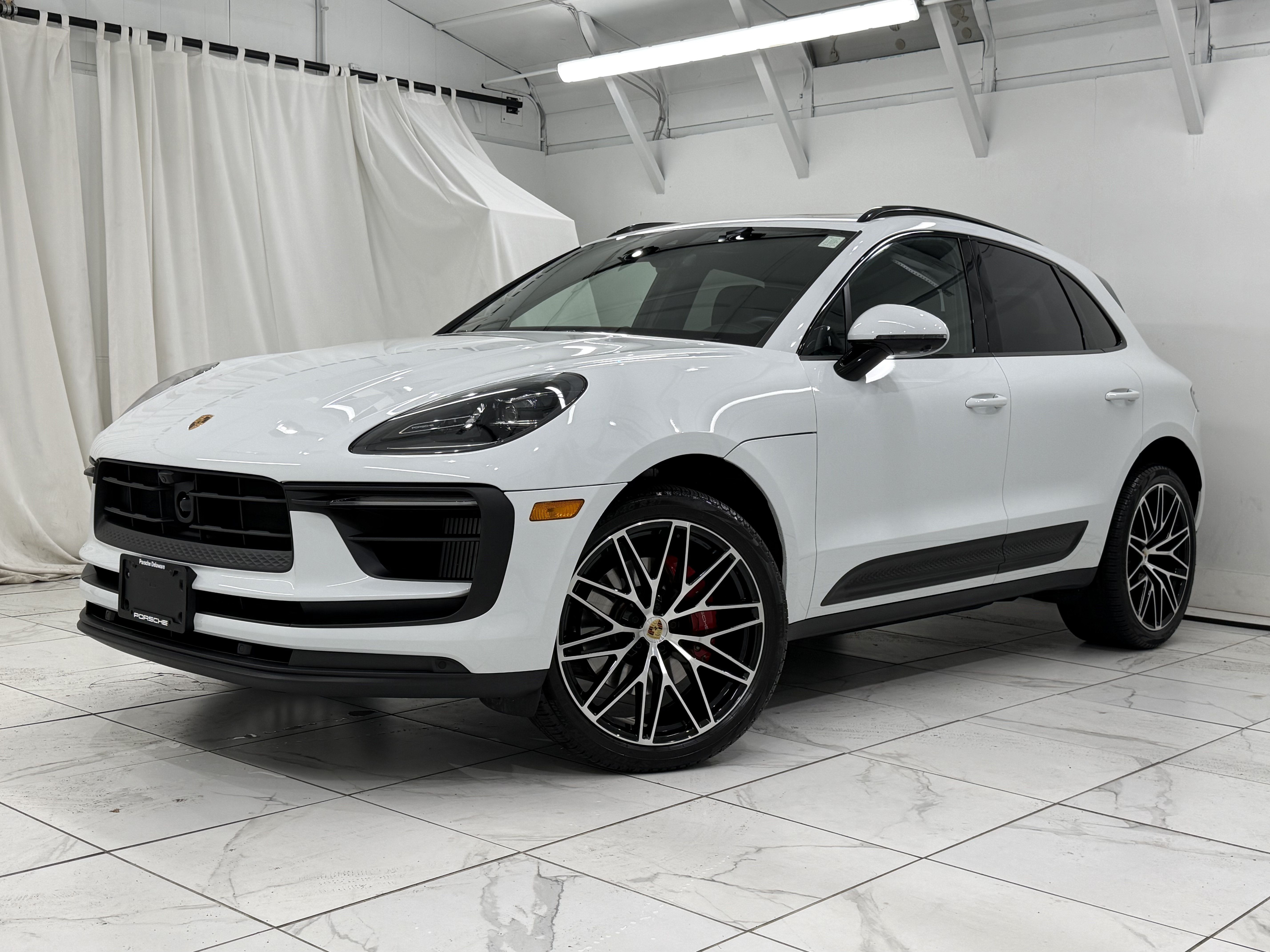 Certified 2024 Porsche Macan S AWD/4WD image 6
