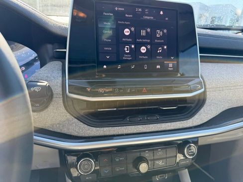 Used 2022 Jeep Compass Latitude w/ Sun and Sound Group image 17