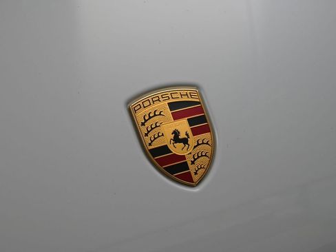 Used 2025 Porsche Macan AWD/4WD image 13