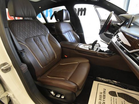 Used 2018 BMW 750i xDrive image 17